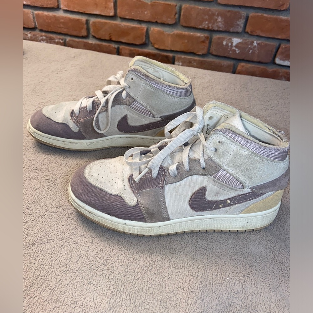 Youth Size 5 Air Jordan